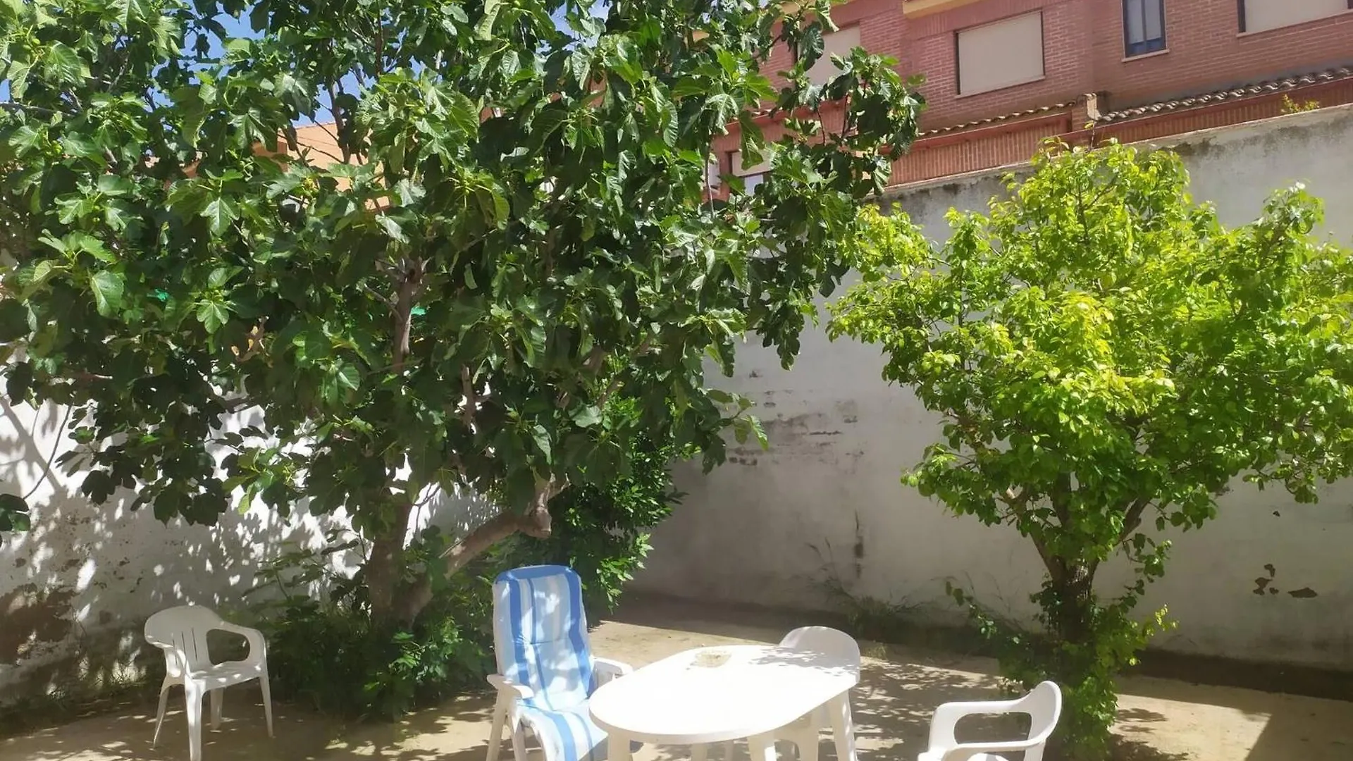 Room In Holiday House - Habitacion Privada Doble Toledo Las Nieves  0*, Las Nieves (Castilla-La Mancha)